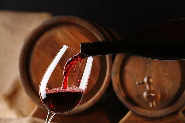 Commander des bouteilles vins rouges à un grossiste pour un restaurant gastronomique, Bonifacio, SO BO CO